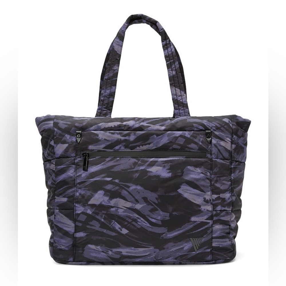 🎉LAST PIECE🎉Victoria Secret Live on point Puffer tote‎